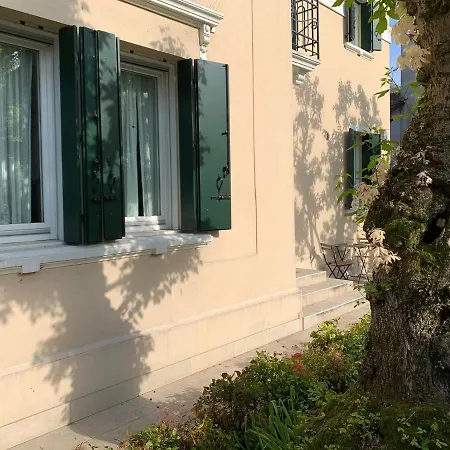 Clara's Place * ميستر