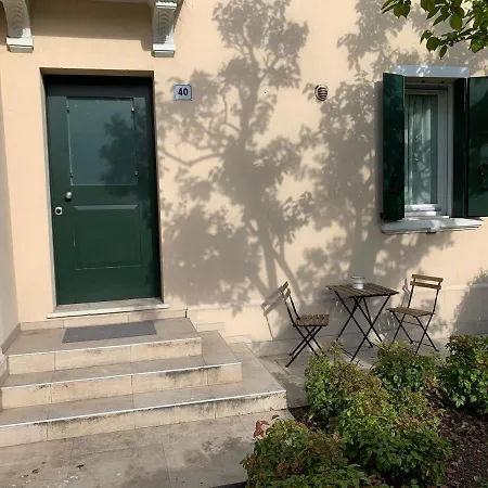 Clara's Place شقة *