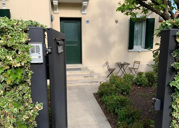 Διαμέρισμα Clara's Place *